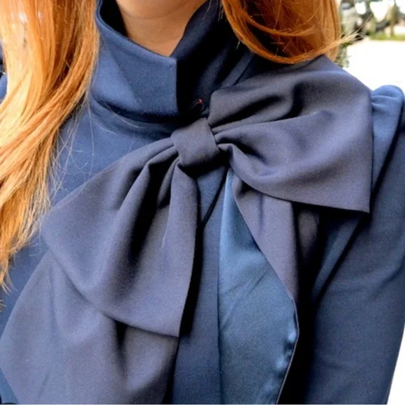 Alice + Olivia cropped navy jacket with bow tie. Size S - Picture 9 of 12